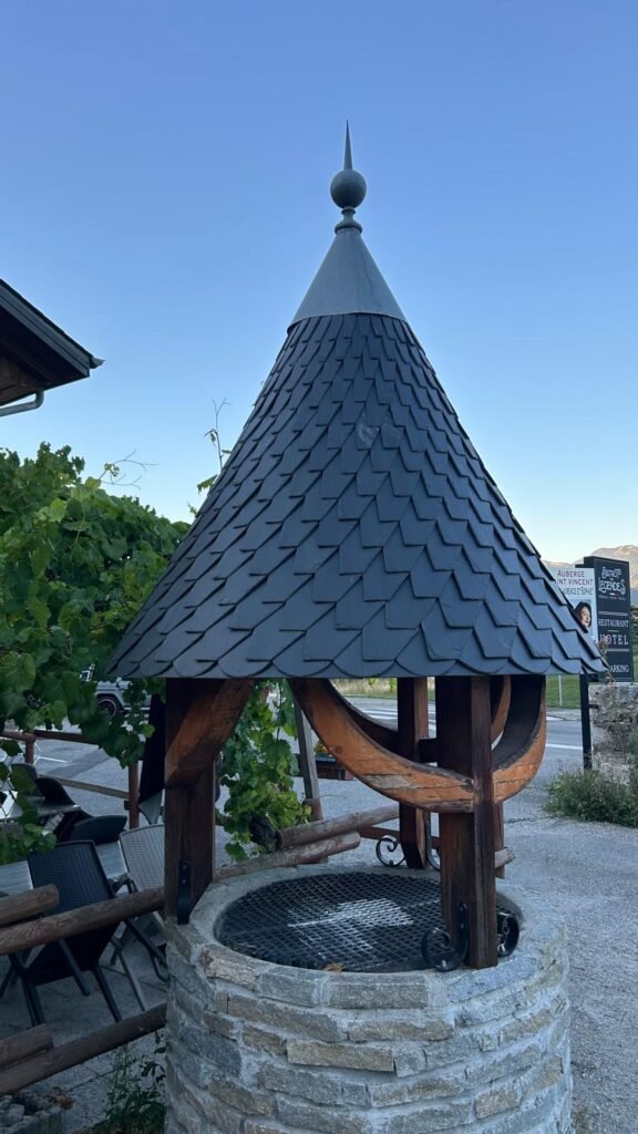 Couverture en ardoise sur toit conique